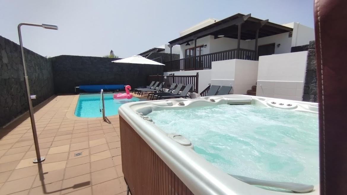 Stylish 6 Bedroom Villa Princesa - Hot Tub - Heated Pool - Near Beach & Waterparks Playa Blanca  Ngoại thất bức ảnh